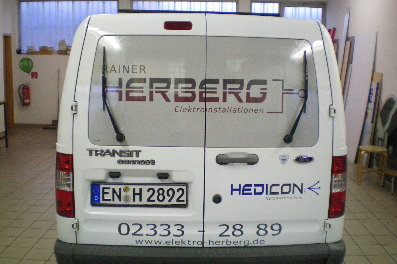 Digitaldruck für Fahrzeugscheibenwerbung mit Lochfolie